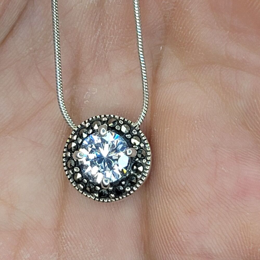 925 Sterling Silver Round Floating Sparkle Pendant Necklace